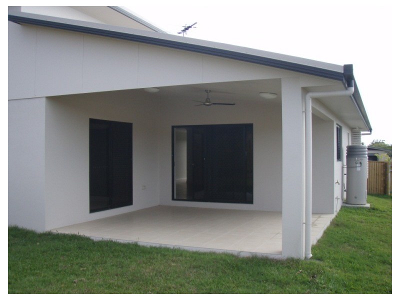 Bushland Beach QLD 4818