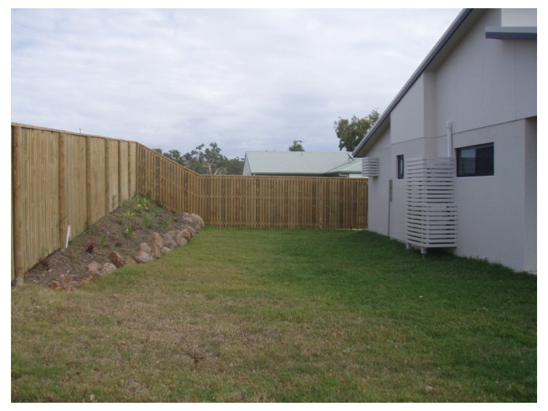 Bushland Beach QLD 4818