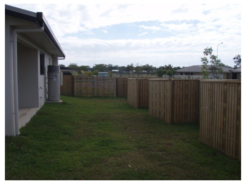 Bushland Beach QLD 4818