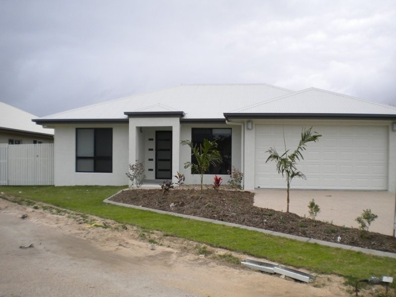 Bushland Beach QLD 4818