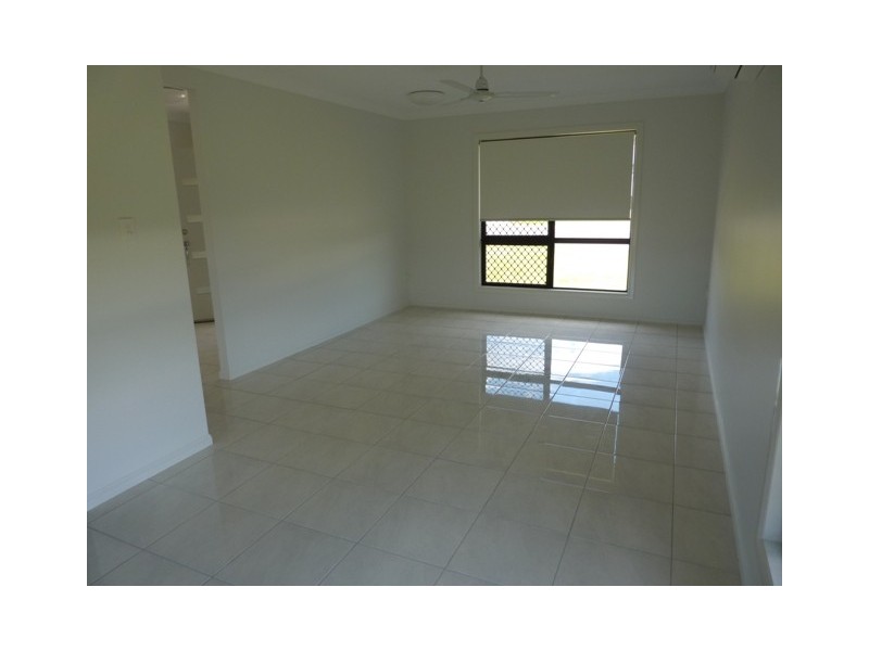 Bushland Beach QLD 4818