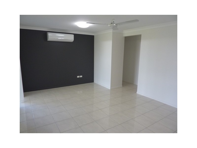 Bushland Beach QLD 4818