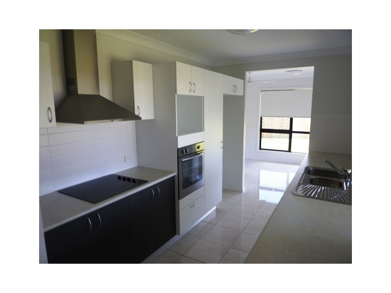 Bushland Beach QLD 4818