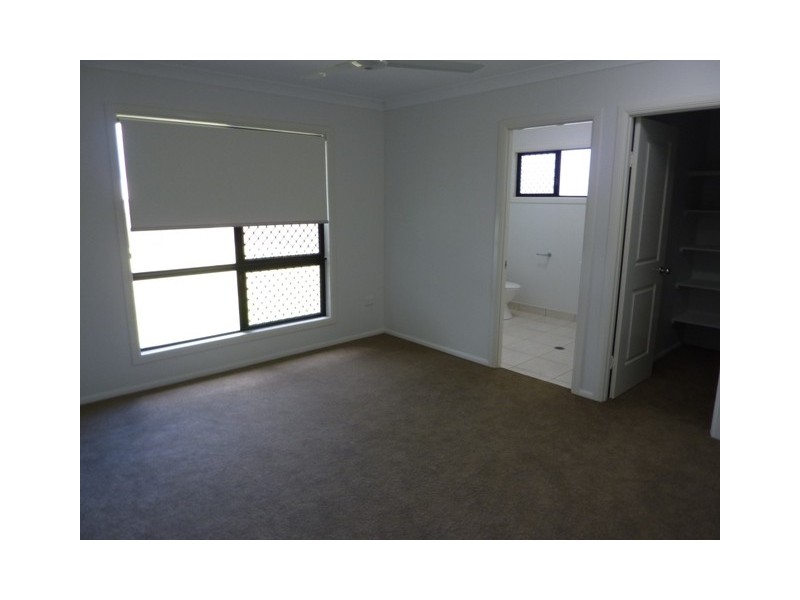 Bushland Beach QLD 4818