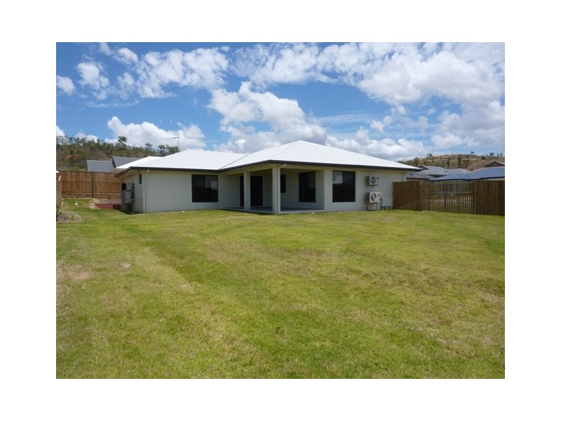 Bushland Beach QLD 4818