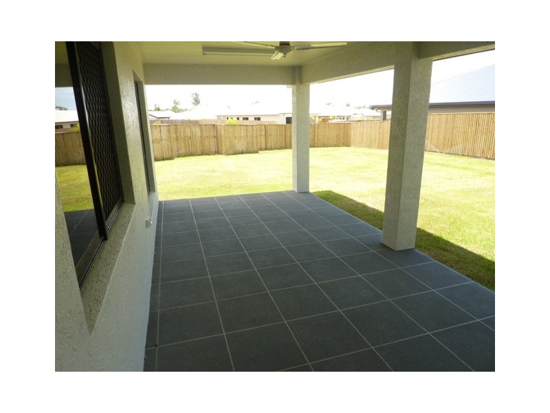 Bushland Beach QLD 4818