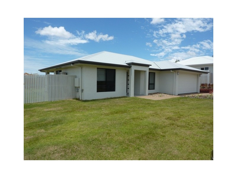 Bushland Beach QLD 4818