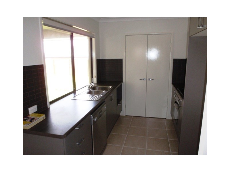 Bushland Beach QLD 4818