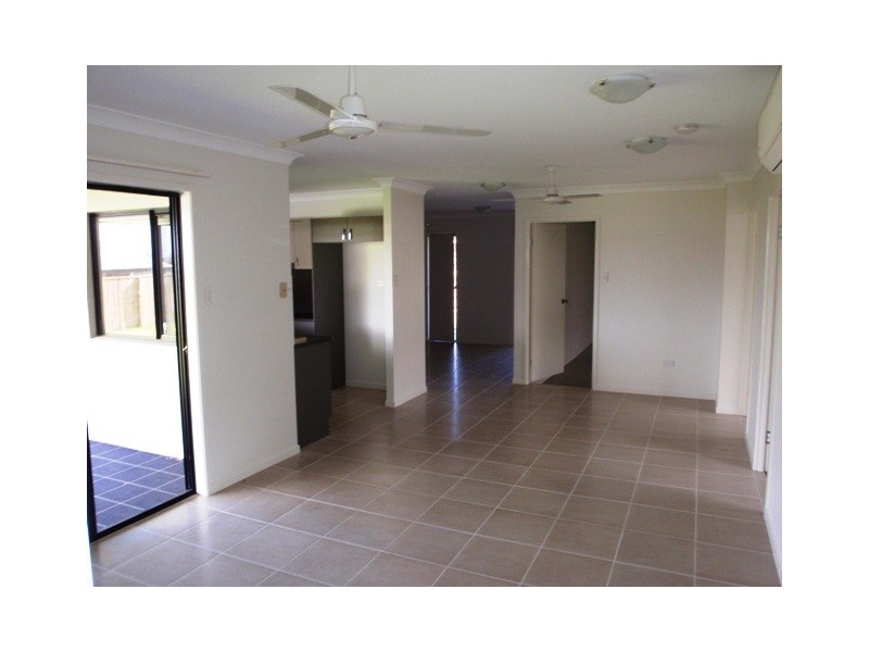 Bushland Beach QLD 4818