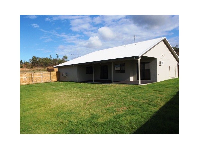 Bushland Beach QLD 4818