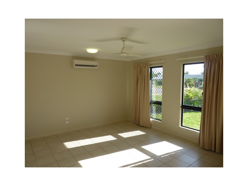 Bushland Beach QLD 4818