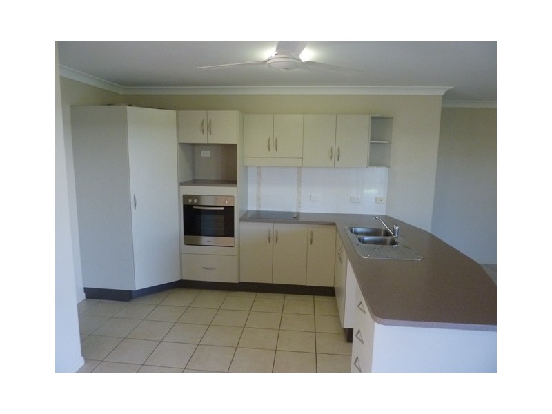 Bushland Beach QLD 4818