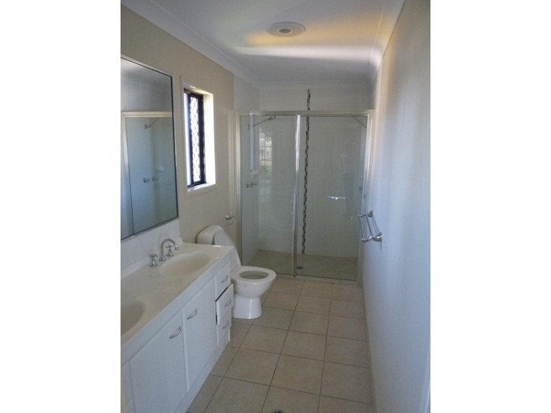 Bushland Beach QLD 4818