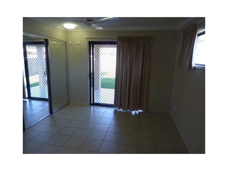 Bushland Beach QLD 4818