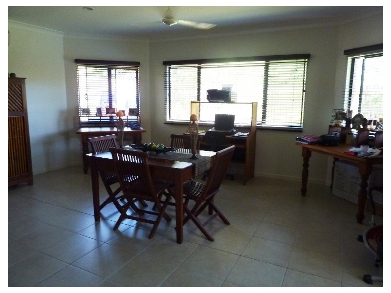 Bushland Beach QLD 4818