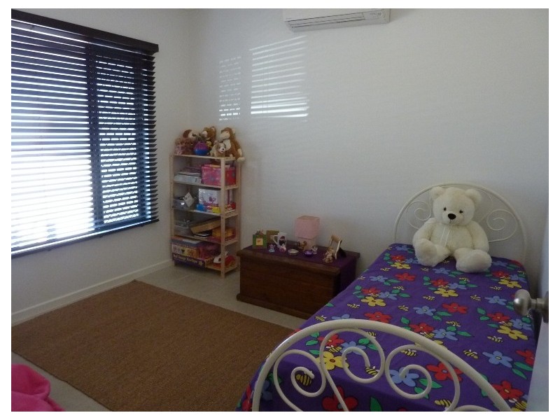 Bushland Beach QLD 4818