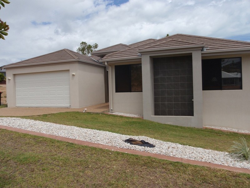 Bushland Beach QLD 4818