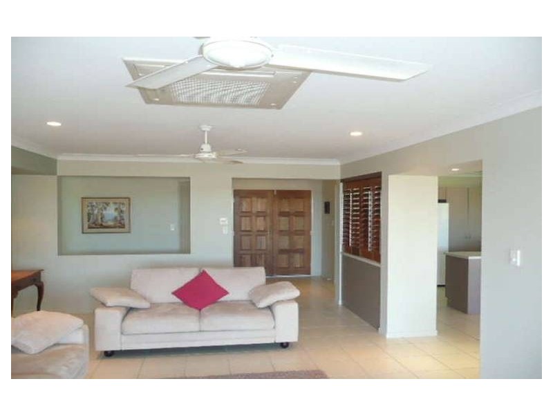 Bushland Beach QLD 4818