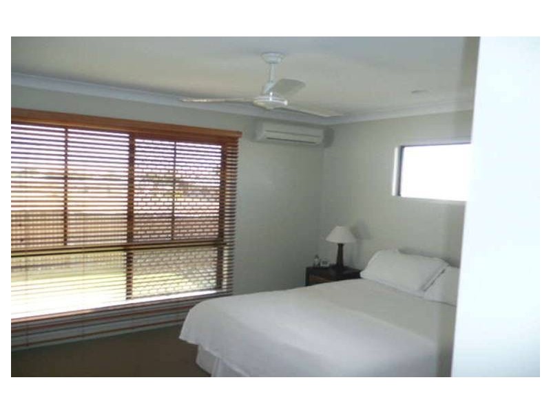 Bushland Beach QLD 4818