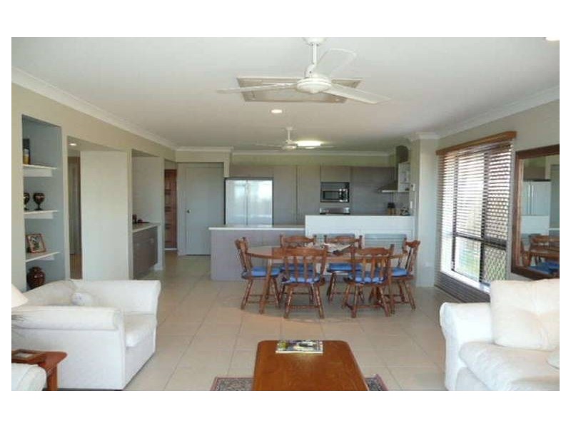 Bushland Beach QLD 4818