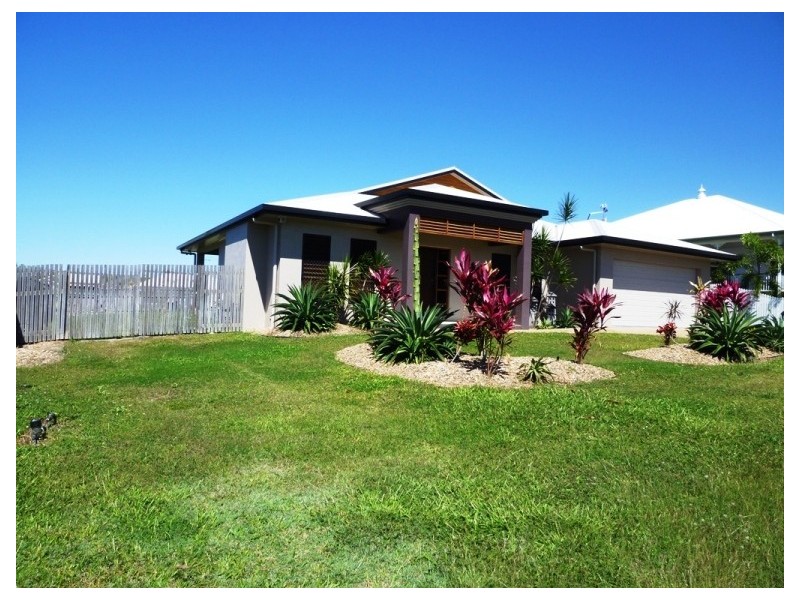 Bushland Beach QLD 4818