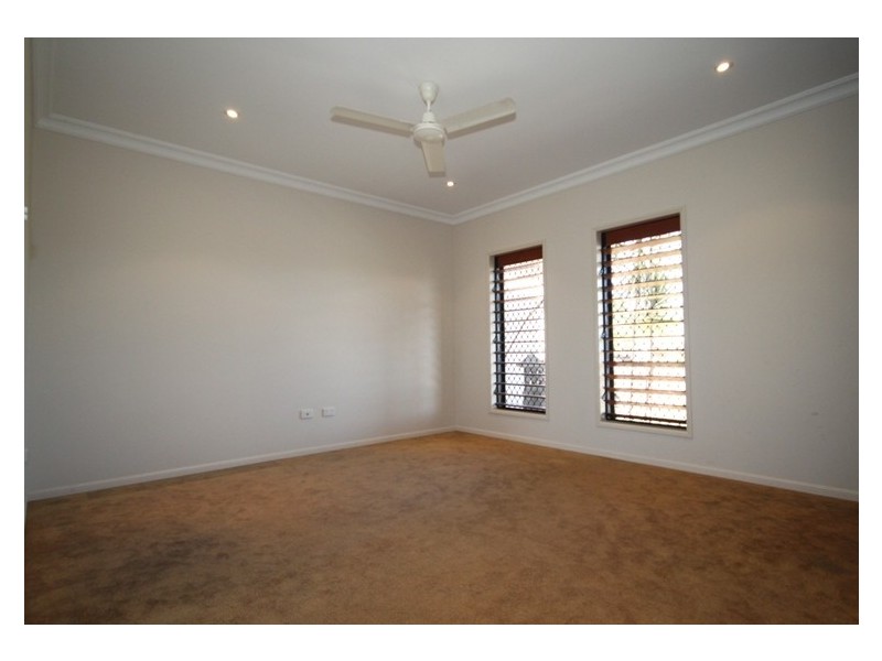 Bushland Beach QLD 4818