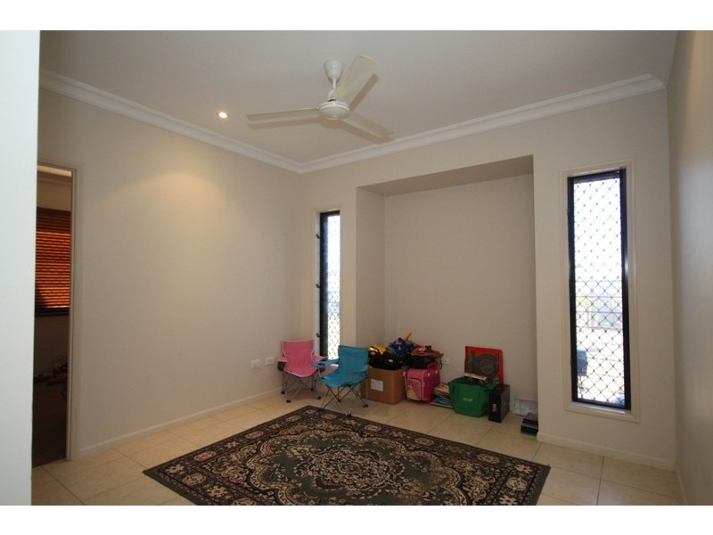 Bushland Beach QLD 4818