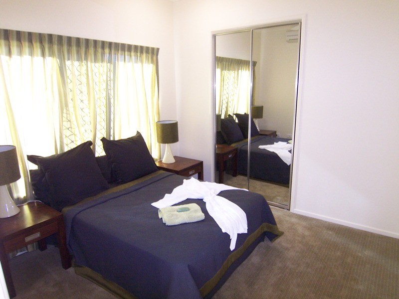 Bushland Beach QLD 4818