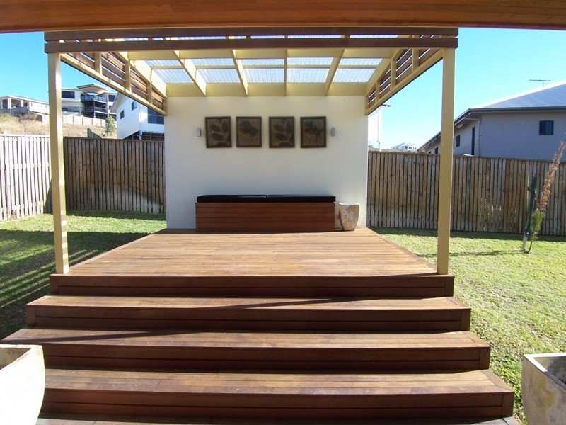 Bushland Beach QLD 4818