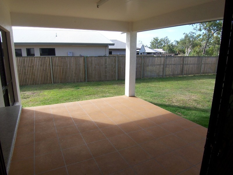 Bushland Beach QLD 4818