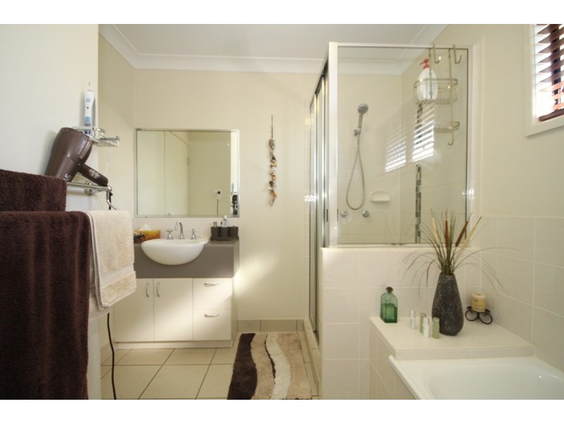 10 Sandy Place, Kirwan QLD 4817