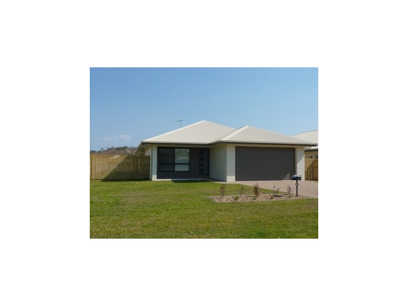 Bushland Beach QLD 4818