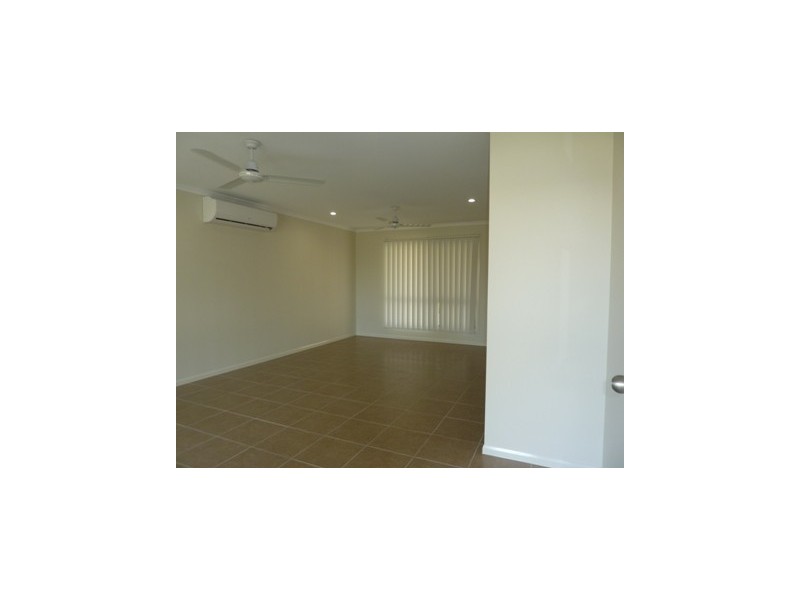 Bushland Beach QLD 4818