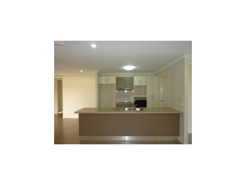 Bushland Beach QLD 4818