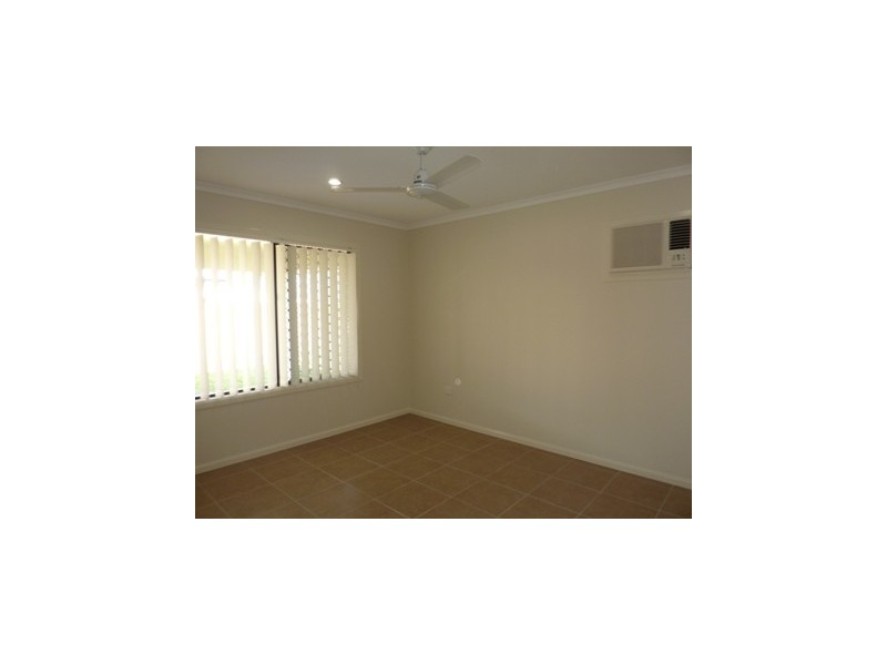 Bushland Beach QLD 4818