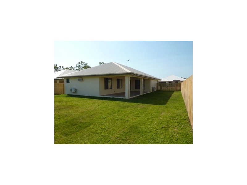 Bushland Beach QLD 4818