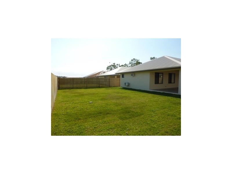 Bushland Beach QLD 4818