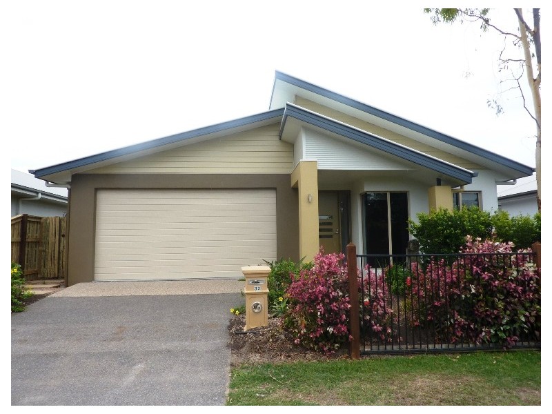 32 Dunlop Street, Kelso QLD 4815