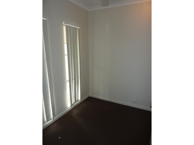 8 Dunlop Street, Kelso QLD 4815