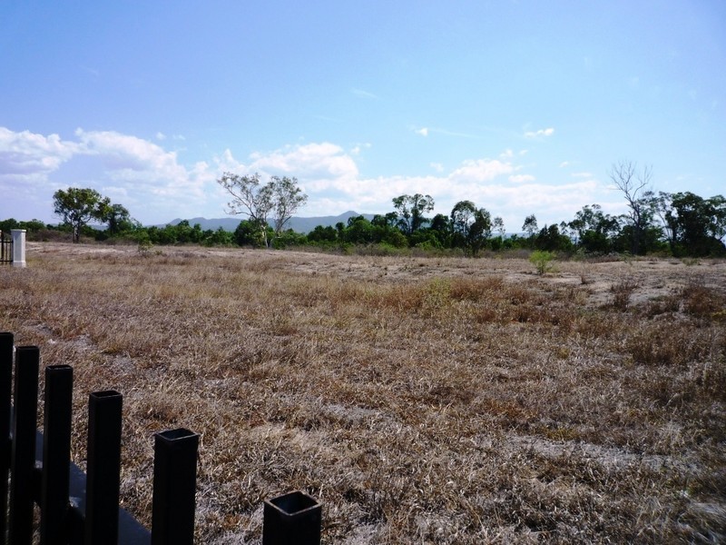 L20 SOUTH BECK DRIVE, Rasmussen QLD 4815