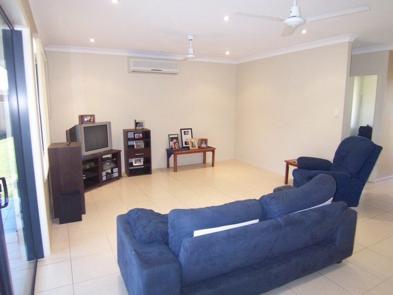 11 Bronte Court, Bushland Beach QLD 4818