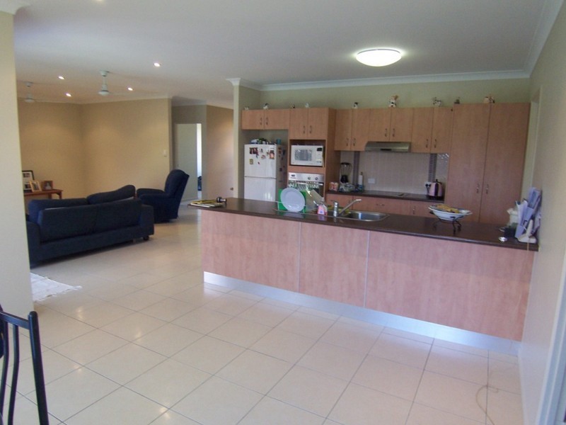 11 Bronte Court, Bushland Beach QLD 4818