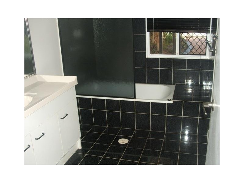 101 Marina Drive, Bushland Beach QLD 4818