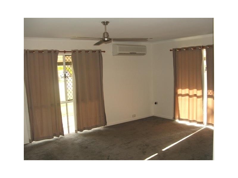 101 Marina Drive, Bushland Beach QLD 4818