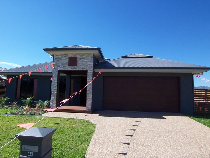 Bushland Beach QLD 4818