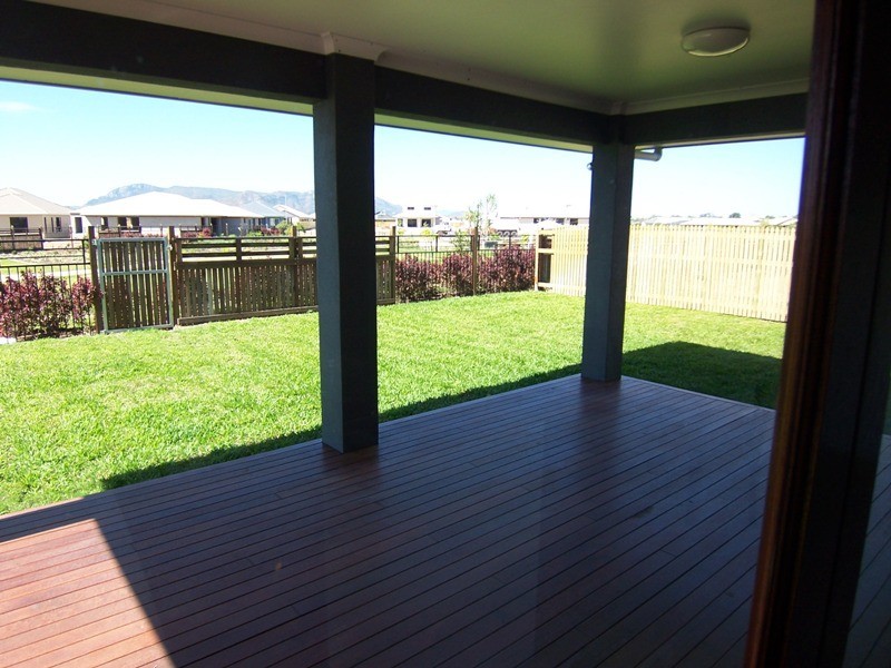 Bushland Beach QLD 4818