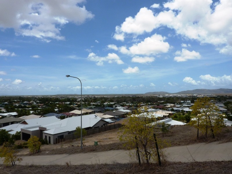 60 St Albans Road, Mount Louisa QLD 4814