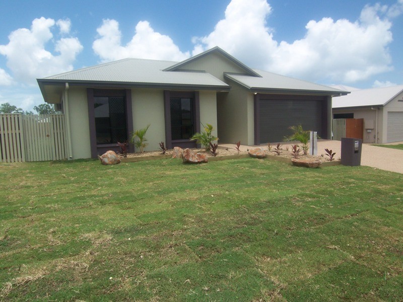 62 Hillock Crescent, Bushland Beach QLD 4818