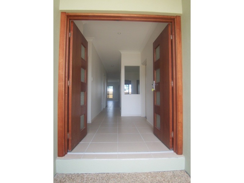 62 Hillock Crescent, Bushland Beach QLD 4818