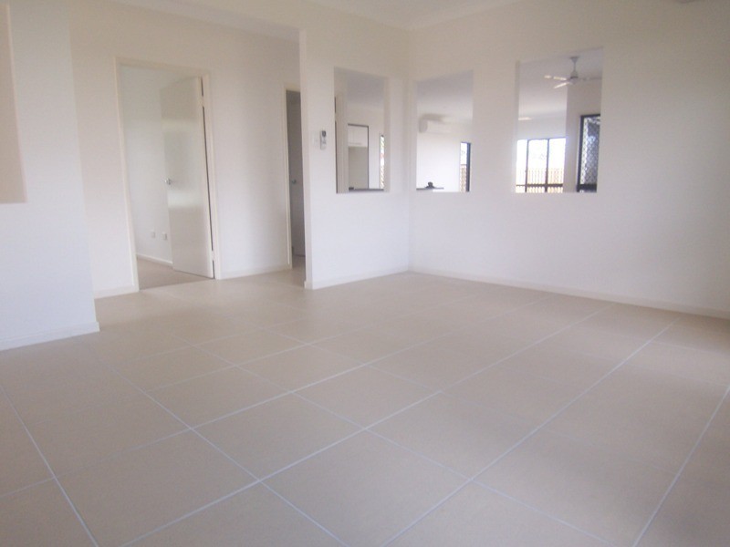 62 Hillock Crescent, Bushland Beach QLD 4818